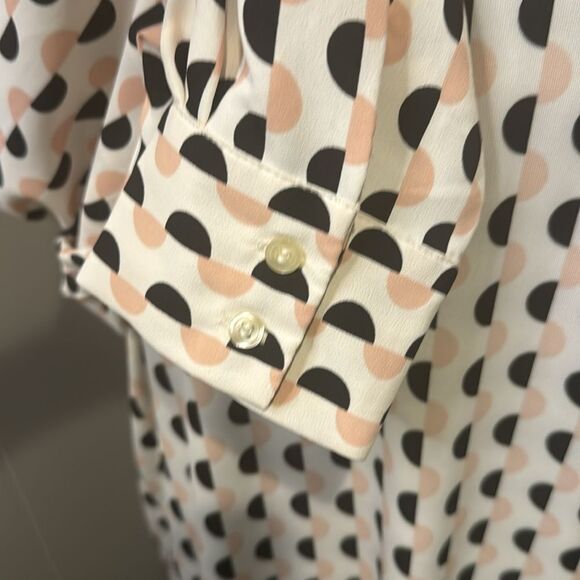 Ann Taylor pink/black 1/2 circle print V neck center pleat cuffed sleeve blouse - Picture 5 of 6